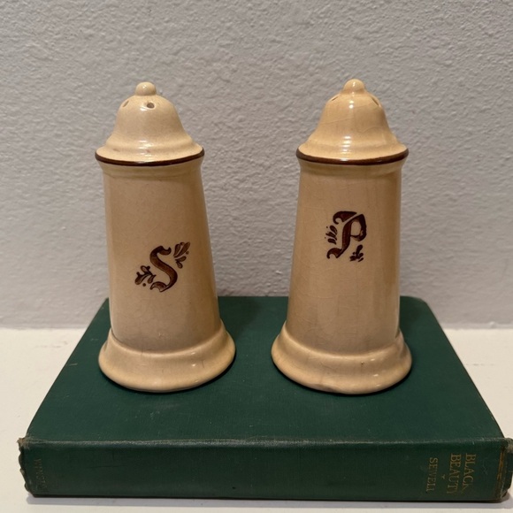 Vintage Pfaltzgraff Salt and Pepper Shakers Village Pattern - Picture 1 of 10